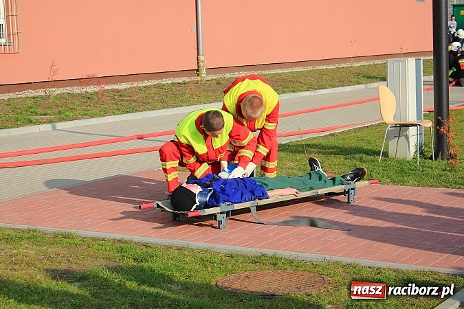 Zdjęcie w galerii na portalu naszraciborz.pl: Raciborski poprawczak najnowocześniejszy w całej Polsce. Dziś przecięto wstęgę wiadomości z regionu