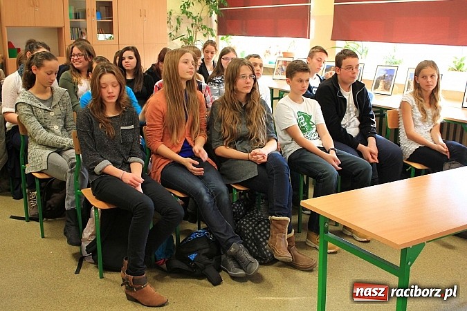 Zdjęcie w galerii na portalu naszraciborz.pl: Ambasador Mołdawii odwiedził gimnazjalistów wiadomości z regionu
