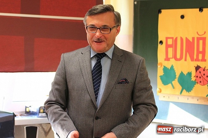 Zdjęcie w galerii na portalu naszraciborz.pl: Ambasador Mołdawii odwiedził gimnazjalistów wiadomości z regionu