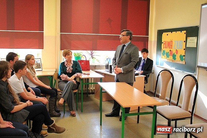Zdjęcie w galerii na portalu naszraciborz.pl: Ambasador Mołdawii odwiedził gimnazjalistów wiadomości z regionu
