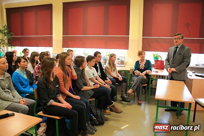 Zdjęcie w galerii na portalu naszraciborz.pl: Ambasador Mołdawii odwiedził gimnazjalistów wiadomości z regionu