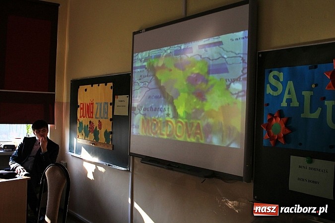 Zdjęcie w galerii na portalu naszraciborz.pl: Ambasador Mołdawii odwiedził gimnazjalistów wiadomości z regionu