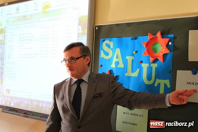 Zdjęcie w galerii na portalu naszraciborz.pl: Ambasador Mołdawii odwiedził gimnazjalistów wiadomości z regionu