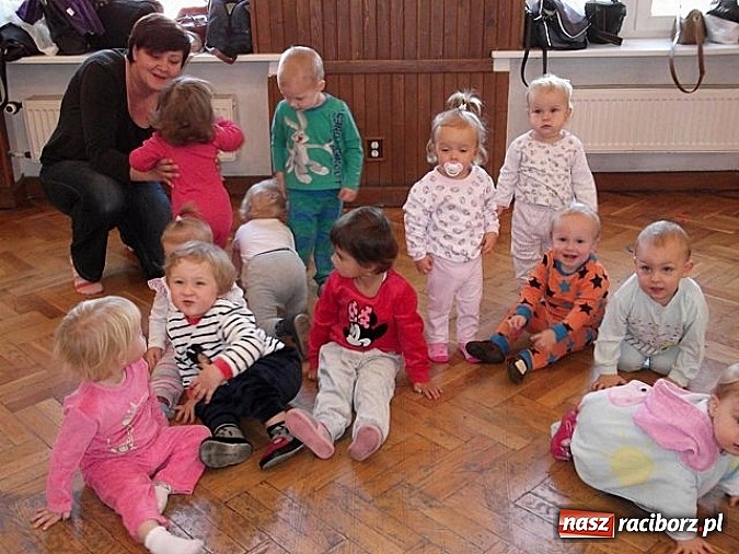 Zdjęcie w galerii na portalu naszraciborz.pl: Maluchy z Fiku-miku imprezują bez końca wiadomości z regionu