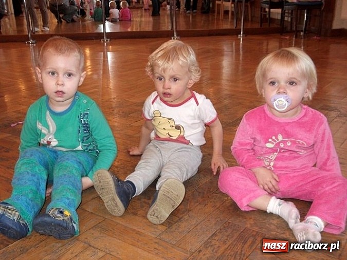 Zdjęcie w galerii na portalu naszraciborz.pl: Maluchy z Fiku-miku imprezują bez końca wiadomości z regionu