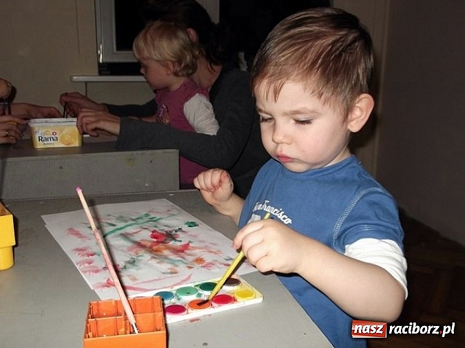 Zdjęcie w galerii na portalu naszraciborz.pl: Maluchy z Fiku-miku imprezują bez końca wiadomości z regionu