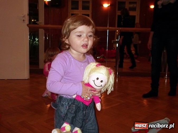 Zdjęcie w galerii na portalu naszraciborz.pl: Maluchy z Fiku-miku imprezują bez końca wiadomości z regionu