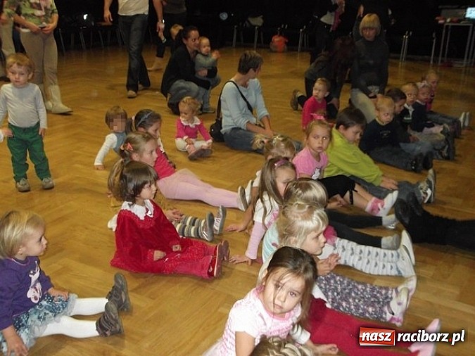 Zdjęcie w galerii na portalu naszraciborz.pl: Maluchy z Fiku-miku imprezują bez końca wiadomości z regionu