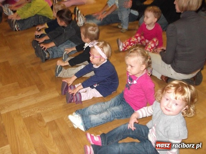Zdjęcie w galerii na portalu naszraciborz.pl: Maluchy z Fiku-miku imprezują bez końca wiadomości z regionu