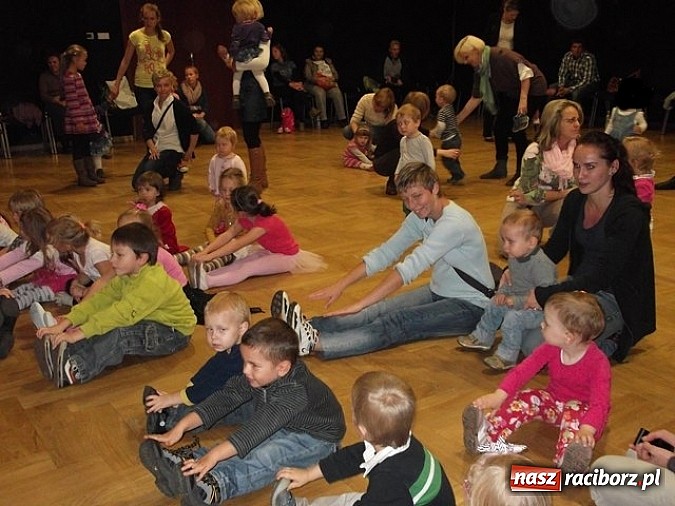 Zdjęcie w galerii na portalu naszraciborz.pl: Maluchy z Fiku-miku imprezują bez końca wiadomości z regionu