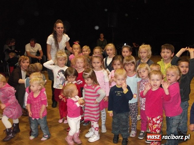 Zdjęcie w galerii na portalu naszraciborz.pl: Maluchy z Fiku-miku imprezują bez końca wiadomości z regionu