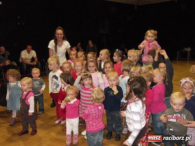 Zdjęcie w galerii na portalu naszraciborz.pl: Maluchy z Fiku-miku imprezują bez końca wiadomości z regionu