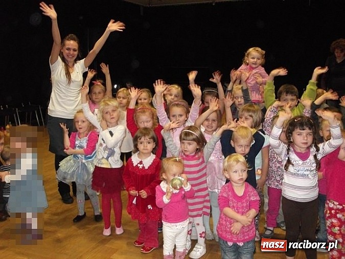 Zdjęcie w galerii na portalu naszraciborz.pl: Maluchy z Fiku-miku imprezują bez końca wiadomości z regionu