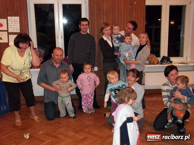 Zdjęcie w galerii na portalu naszraciborz.pl: Maluchy z Fiku-miku imprezują bez końca wiadomości z regionu