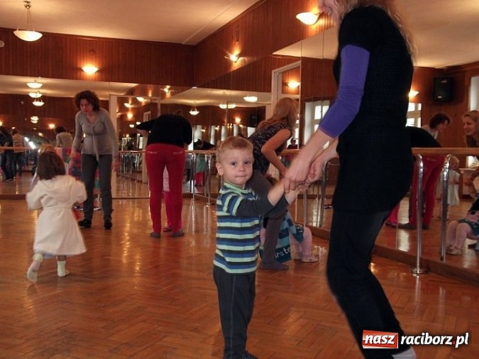 Zdjęcie w galerii na portalu naszraciborz.pl: Maluchy z Fiku-miku imprezują bez końca wiadomości z regionu