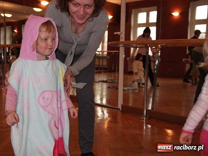 Zdjęcie w galerii na portalu naszraciborz.pl: Maluchy z Fiku-miku imprezują bez końca wiadomości z regionu