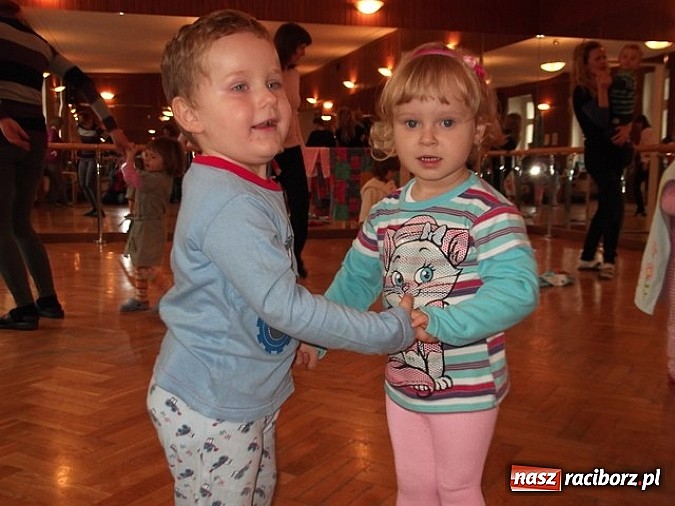 Zdjęcie w galerii na portalu naszraciborz.pl: Maluchy z Fiku-miku imprezują bez końca wiadomości z regionu