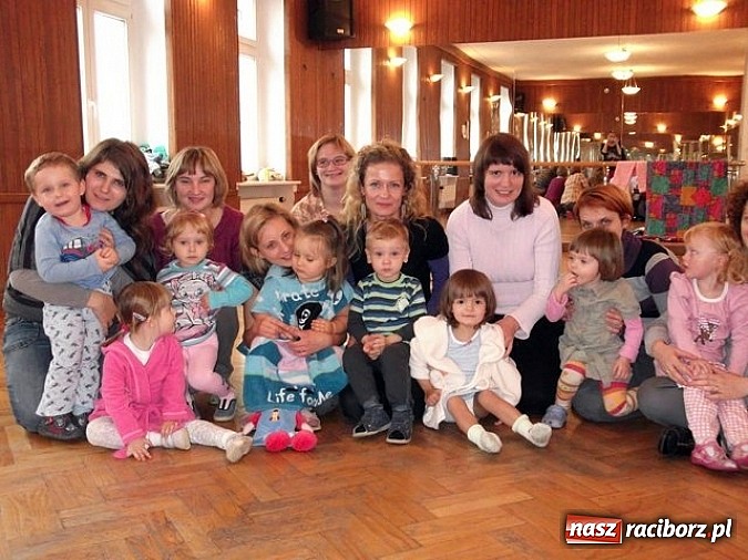Zdjęcie w galerii na portalu naszraciborz.pl: Maluchy z Fiku-miku imprezują bez końca wiadomości z regionu