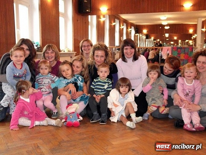 Zdjęcie w galerii na portalu naszraciborz.pl: Maluchy z Fiku-miku imprezują bez końca wiadomości z regionu