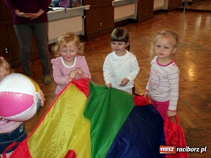 Zdjęcie w galerii na portalu naszraciborz.pl: Maluchy z Fiku-miku imprezują bez końca wiadomości z regionu