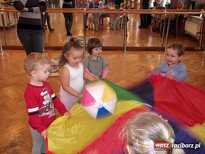 Zdjęcie w galerii na portalu naszraciborz.pl: Maluchy z Fiku-miku imprezują bez końca wiadomości z regionu