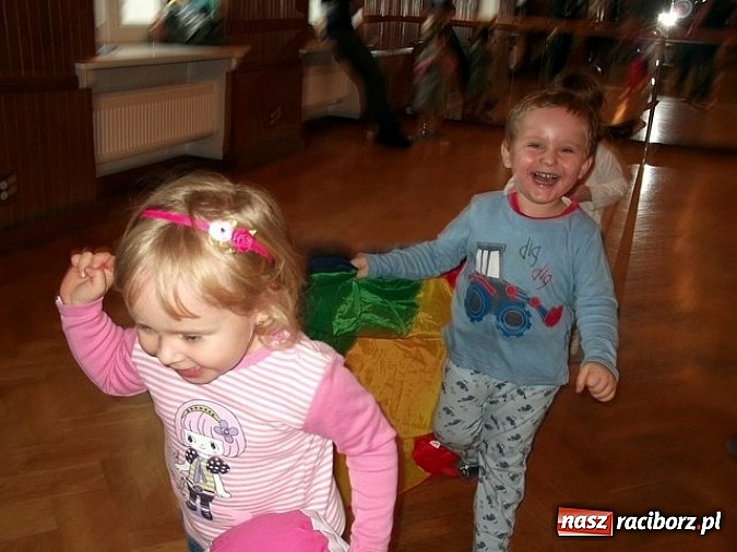 Zdjęcie w galerii na portalu naszraciborz.pl: Maluchy z Fiku-miku imprezują bez końca wiadomości z regionu