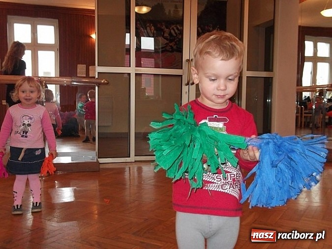 Zdjęcie w galerii na portalu naszraciborz.pl: Maluchy z Fiku-miku imprezują bez końca wiadomości z regionu