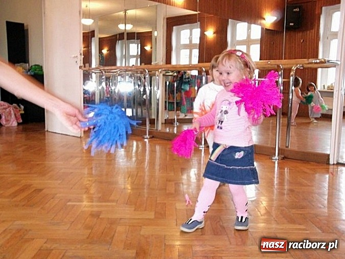 Zdjęcie w galerii na portalu naszraciborz.pl: Maluchy z Fiku-miku imprezują bez końca wiadomości z regionu