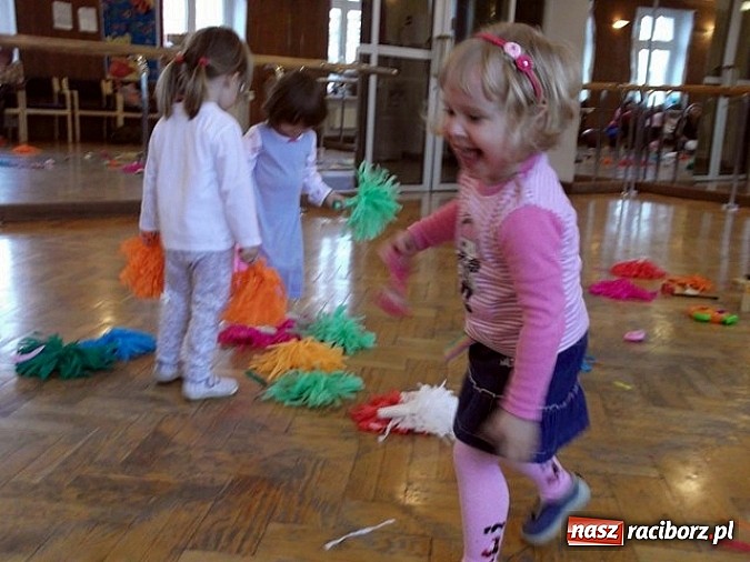 Zdjęcie w galerii na portalu naszraciborz.pl: Maluchy z Fiku-miku imprezują bez końca wiadomości z regionu