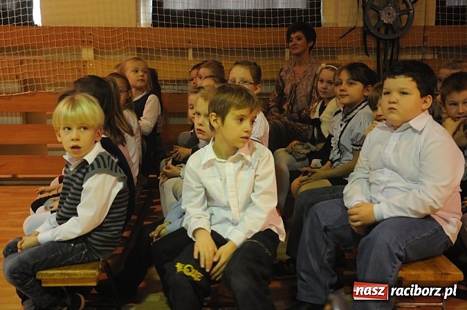 Zdjęcie w galerii na portalu naszraciborz.pl: Święto szkoły na Płoni z premierą filmu o Wałęsie wiadomości z regionu