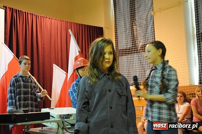 Zdjęcie w galerii na portalu naszraciborz.pl: Święto szkoły na Płoni z premierą filmu o Wałęsie wiadomości z regionu