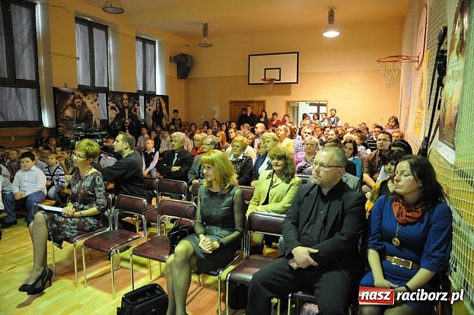 Zdjęcie w galerii na portalu naszraciborz.pl: Święto szkoły na Płoni z premierą filmu o Wałęsie wiadomości z regionu