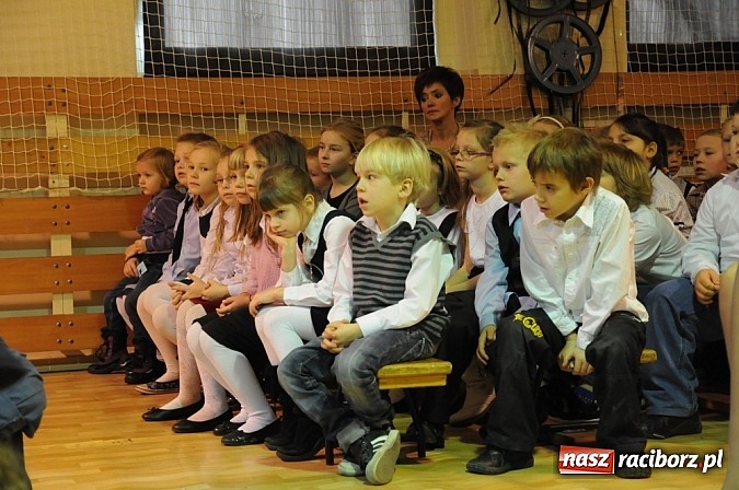 Zdjęcie w galerii na portalu naszraciborz.pl: Święto szkoły na Płoni z premierą filmu o Wałęsie wiadomości z regionu