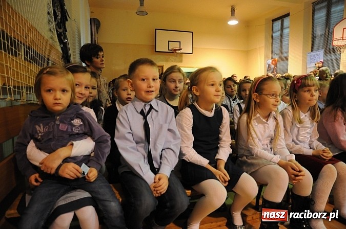 Zdjęcie w galerii na portalu naszraciborz.pl: Święto szkoły na Płoni z premierą filmu o Wałęsie wiadomości z regionu