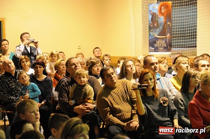 Zdjęcie w galerii na portalu naszraciborz.pl: Święto szkoły na Płoni z premierą filmu o Wałęsie wiadomości z regionu
