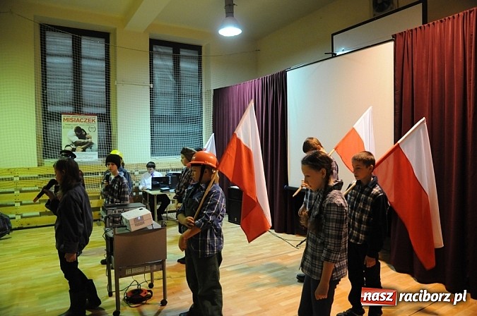 Zdjęcie w galerii na portalu naszraciborz.pl: Święto szkoły na Płoni z premierą filmu o Wałęsie wiadomości z regionu