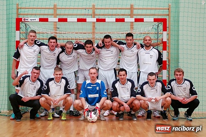 Zdjęcie w galerii na portalu naszraciborz.pl: Czarne Koszule gromią w debiucie wiadomości z regionu