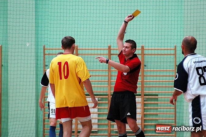 Zdjęcie w galerii na portalu naszraciborz.pl: Czarne Koszule gromią w debiucie wiadomości z regionu