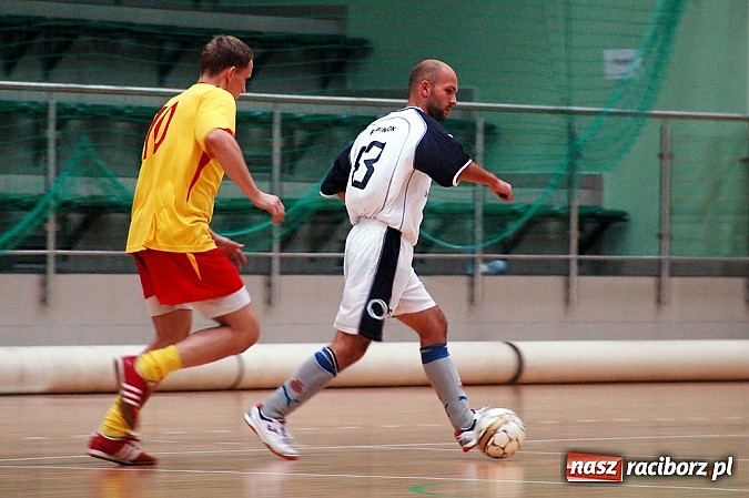 Zdjęcie w galerii na portalu naszraciborz.pl: Czarne Koszule gromią w debiucie wiadomości z regionu