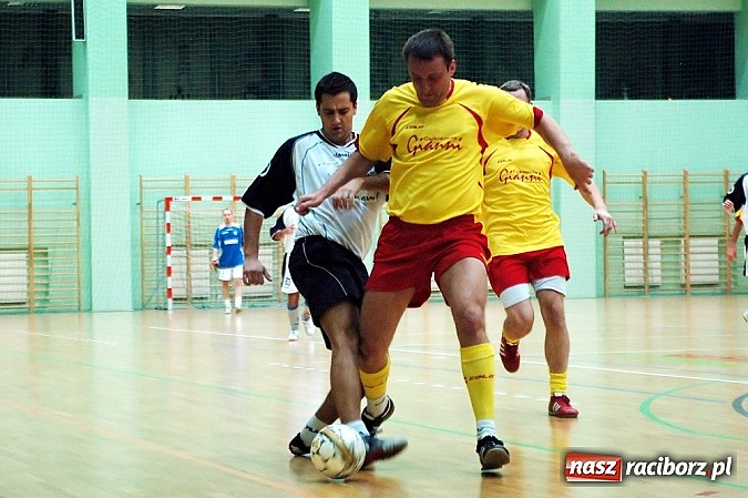 Zdjęcie w galerii na portalu naszraciborz.pl: Czarne Koszule gromią w debiucie wiadomości z regionu