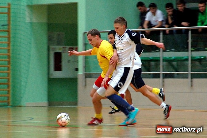 Zdjęcie w galerii na portalu naszraciborz.pl: Czarne Koszule gromią w debiucie wiadomości z regionu