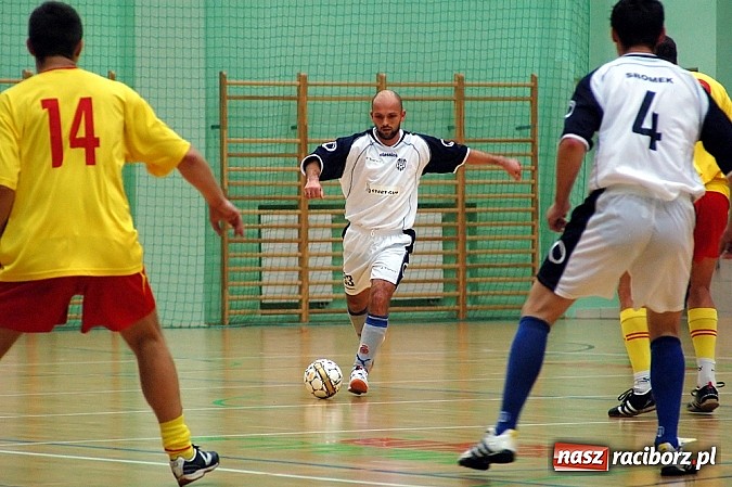 Zdjęcie w galerii na portalu naszraciborz.pl: Czarne Koszule gromią w debiucie wiadomości z regionu