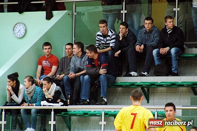 Zdjęcie w galerii na portalu naszraciborz.pl: Czarne Koszule gromią w debiucie wiadomości z regionu