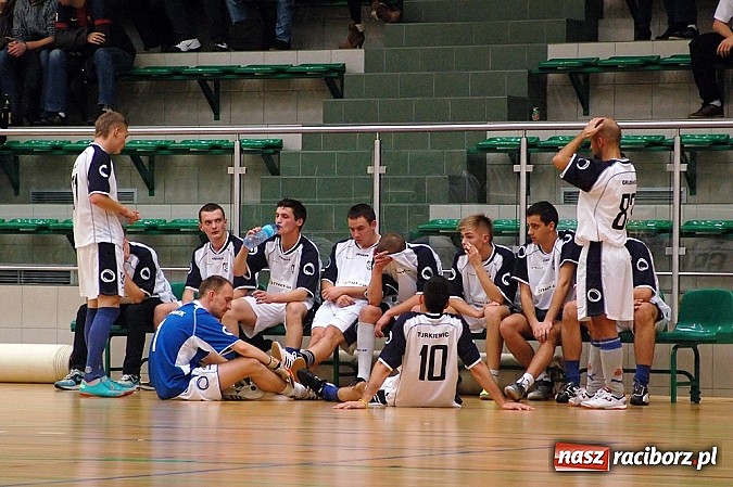 Zdjęcie w galerii na portalu naszraciborz.pl: Czarne Koszule gromią w debiucie wiadomości z regionu