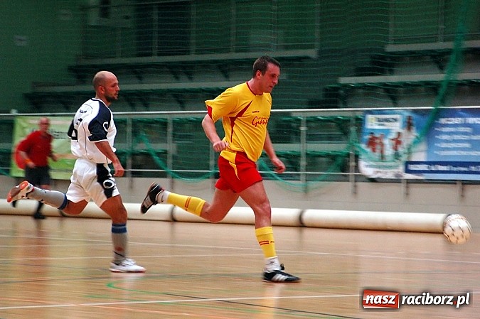 Zdjęcie w galerii na portalu naszraciborz.pl: Czarne Koszule gromią w debiucie wiadomości z regionu