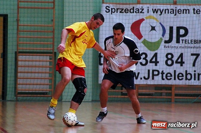 Zdjęcie w galerii na portalu naszraciborz.pl: Czarne Koszule gromią w debiucie wiadomości z regionu