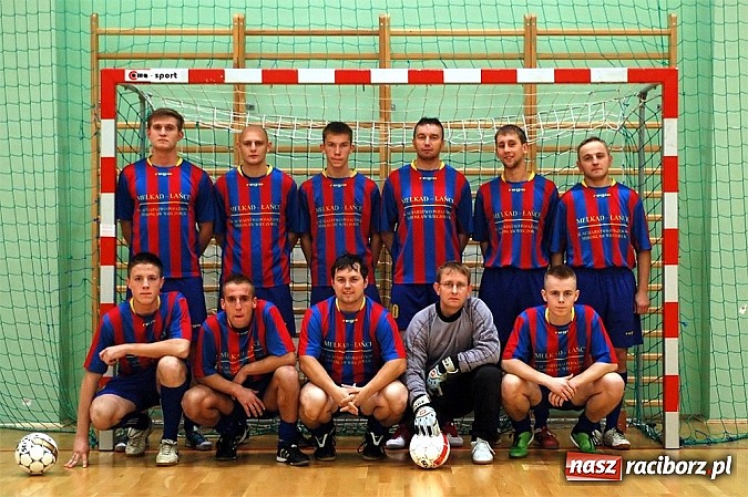 Zdjęcie w galerii na portalu naszraciborz.pl: Czarne Koszule gromią w debiucie wiadomości z regionu