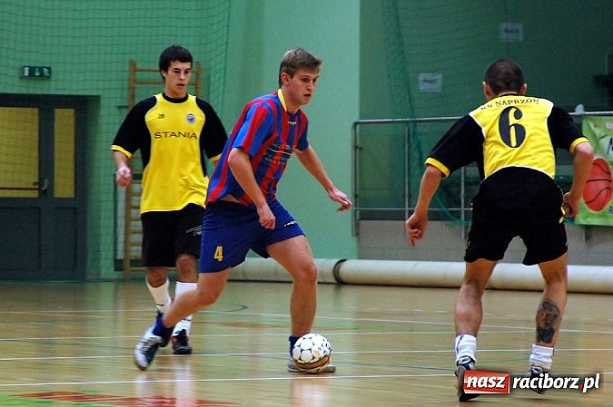 Zdjęcie w galerii na portalu naszraciborz.pl: Czarne Koszule gromią w debiucie wiadomości z regionu