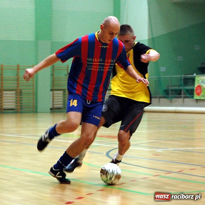 Zdjęcie w galerii na portalu naszraciborz.pl: Czarne Koszule gromią w debiucie wiadomości z regionu