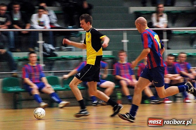 Zdjęcie w galerii na portalu naszraciborz.pl: Czarne Koszule gromią w debiucie wiadomości z regionu